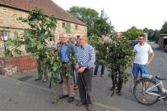 2015-Vogel zur Koenigin bringen